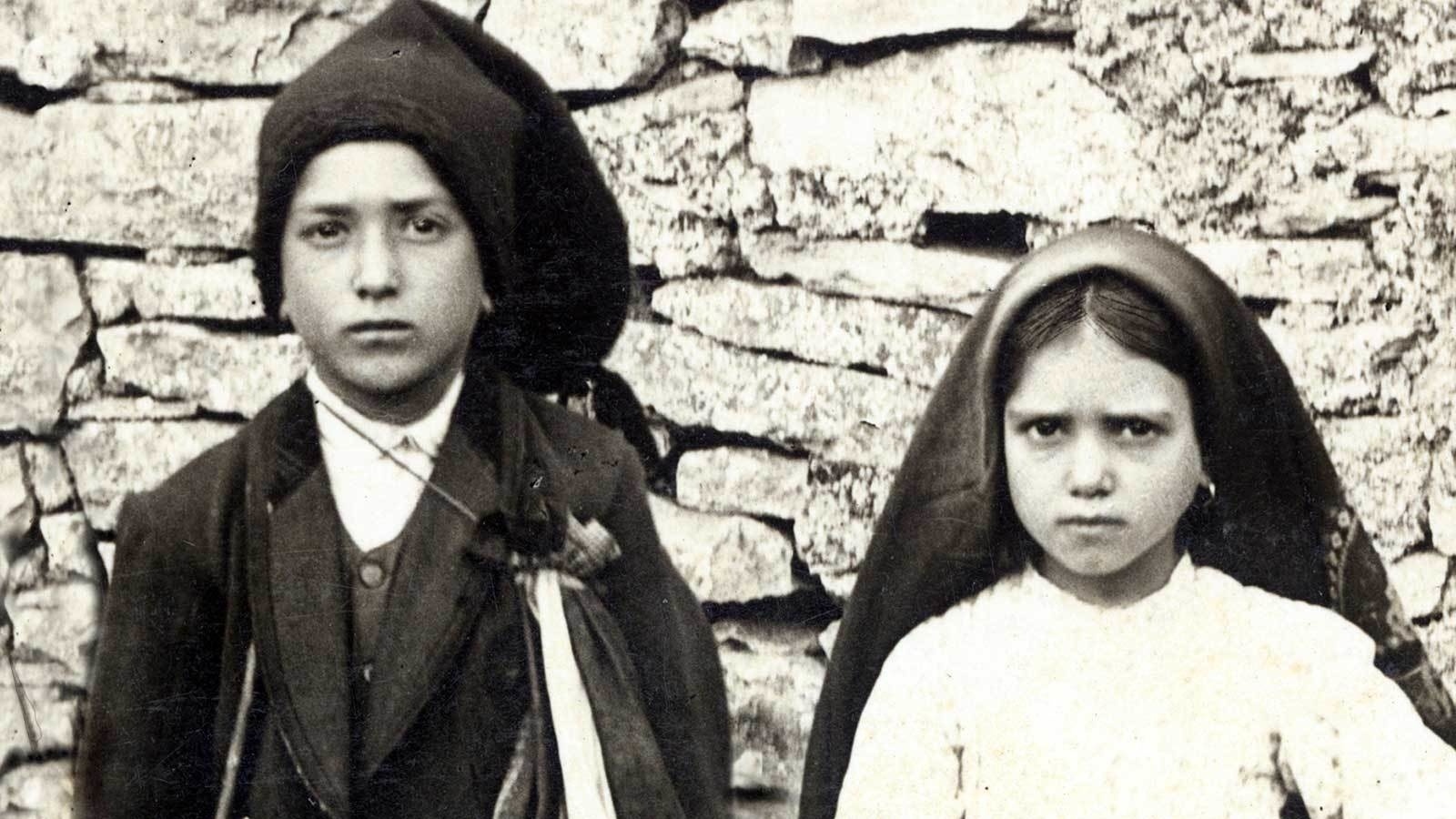 Nossa Senhora e a pequena Jacinta