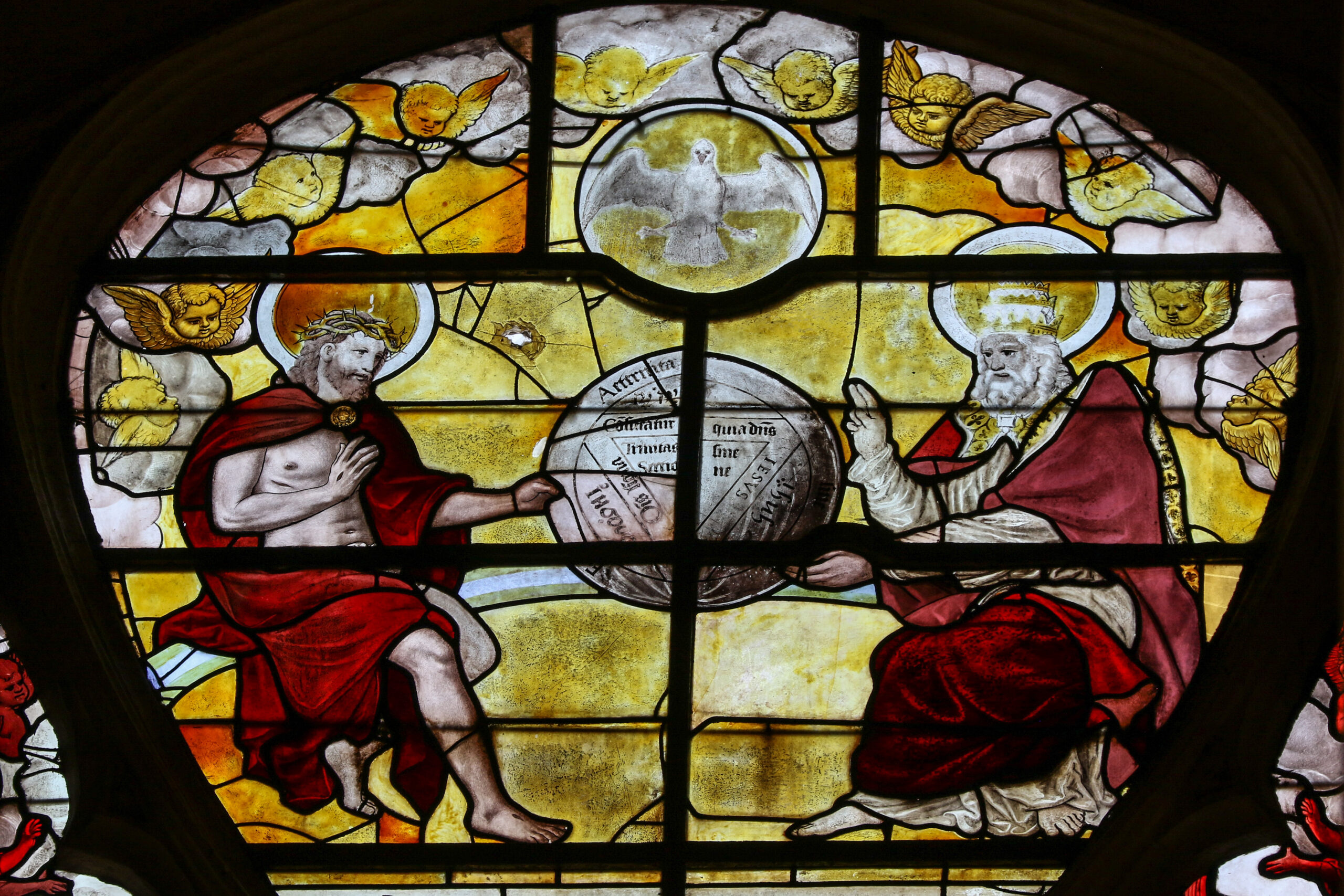 Abril: Mês da Eucaristia e do Espírito Santo